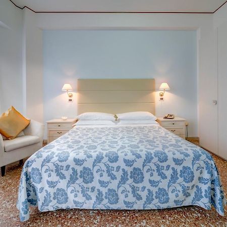 Hotel Carlton Beach Rimini Exterior photo