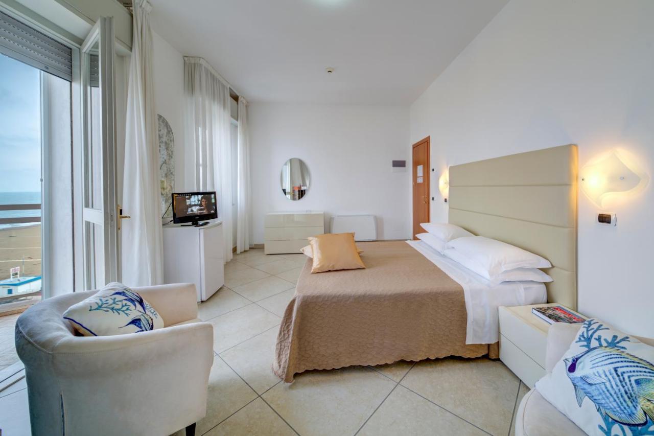 Hotel Carlton Beach Rimini Exterior photo