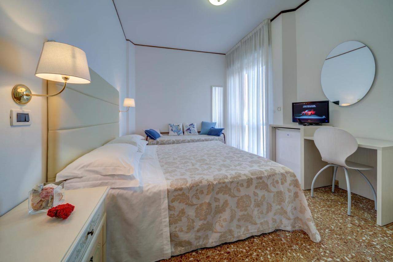 Hotel Carlton Beach Rimini Exterior photo