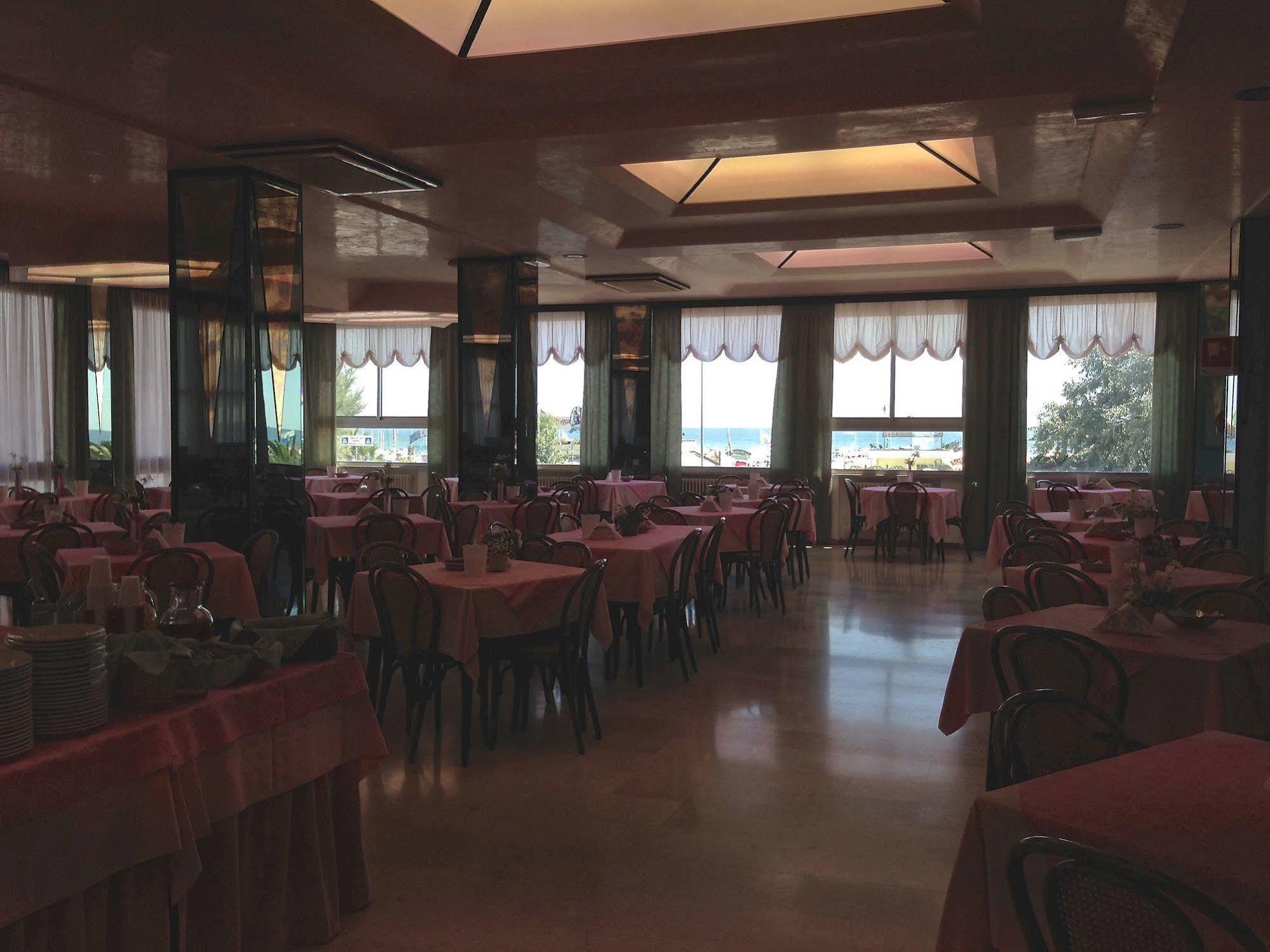 Hotel Carlton Beach Rimini Exterior photo