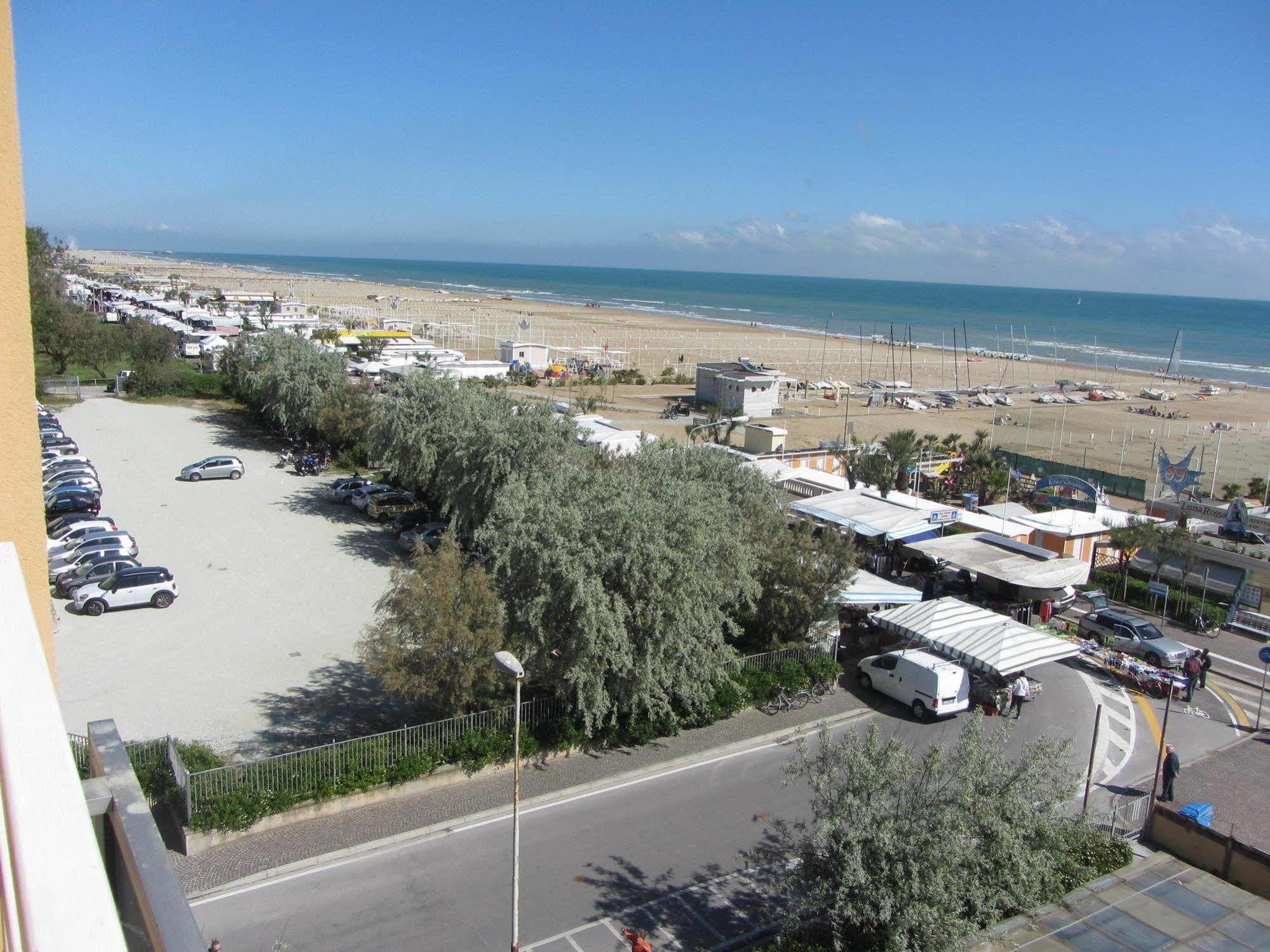 Hotel Carlton Beach Rimini Exterior photo
