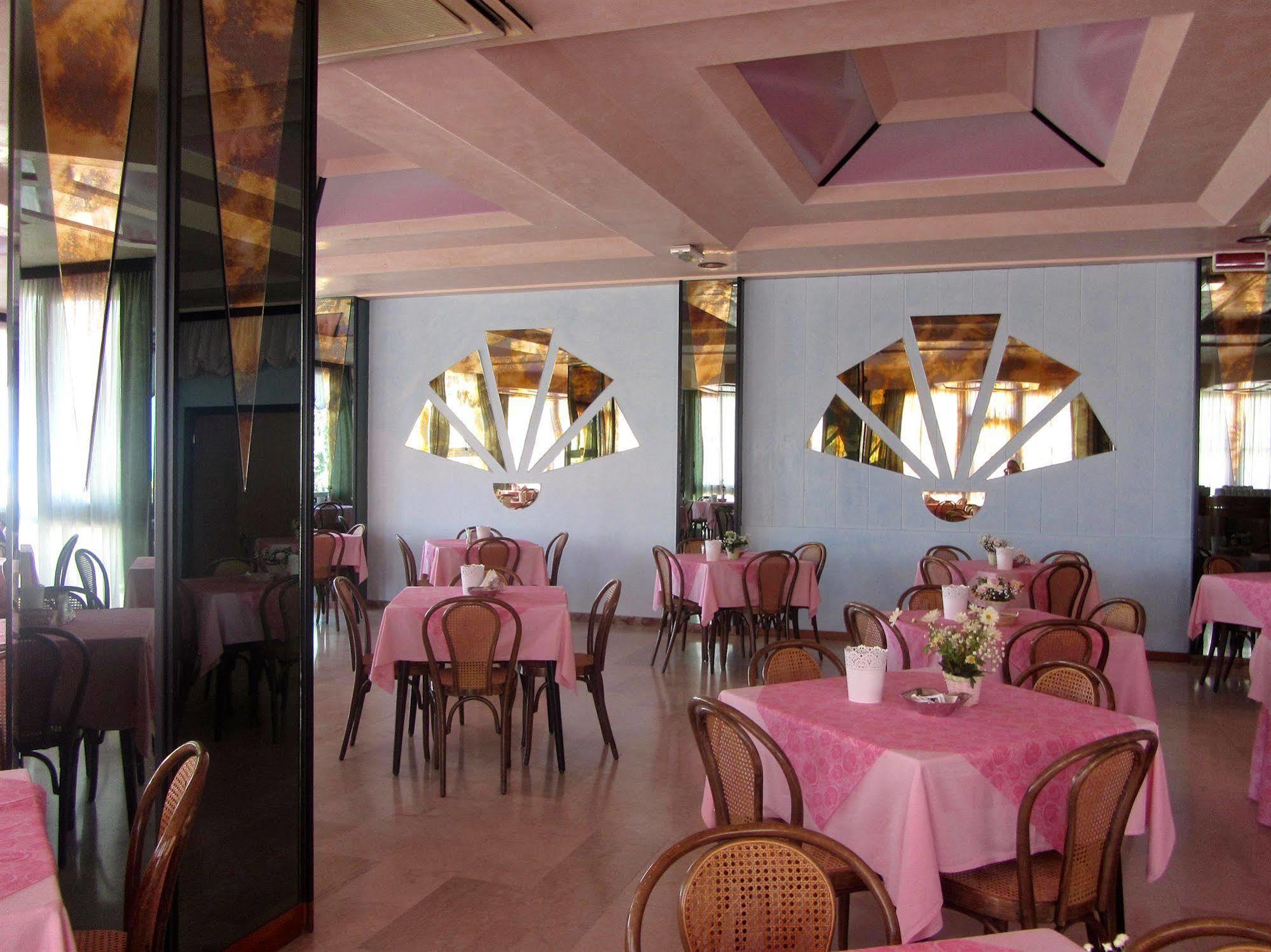 Hotel Carlton Beach Rimini Exterior photo